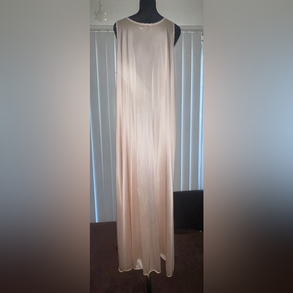 Vanity Fair Peach Lace Trim Robe - Picture 2 of 5